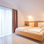 Szálloda Wellness- Und Gartenhotel Heusser Bad Dürkheim