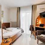 Szálloda Wellness- Und Gartenhotel Heusser Bad Dürkheim