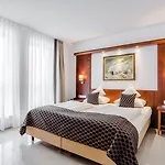 Wellness- Und Gartenhotel Heusser Szálloda