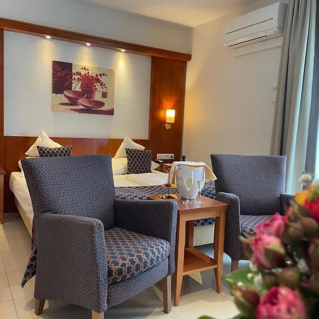 酒店 Wellness- Und Gartenhotel Heusser 4*