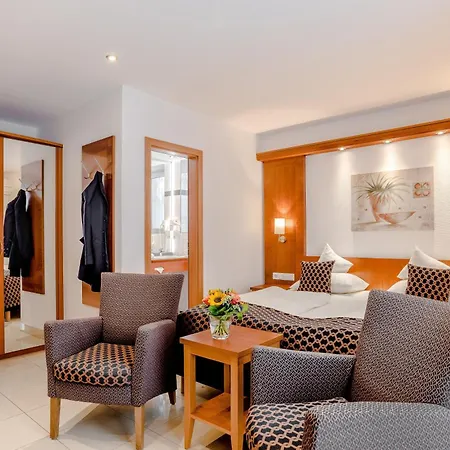 Wellness- Und Gartenhotel Heusser 酒店 4*