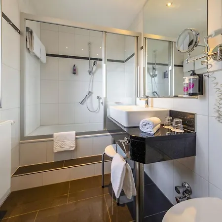 Hotel Wellness- Und Gartenhotel Heusser 4*