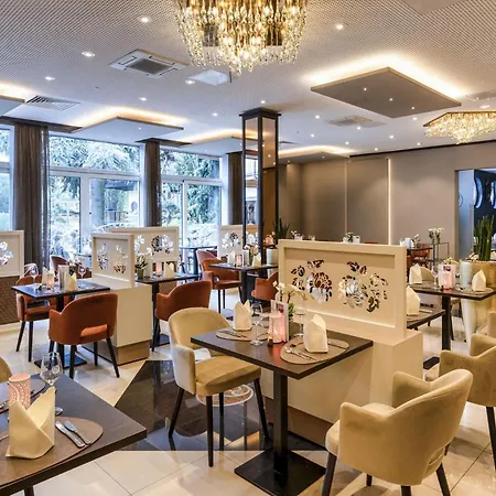 Szálloda Wellness- Und Gartenhotel Heusser Bad Dürkheim