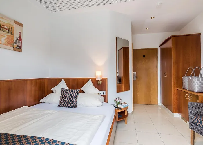 Wellness- Und Gartenhotel Heusser 4* 바트두르크하임