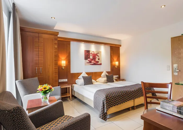 호텔 Wellness- Und Gartenhotel Heusser 바트두르크하임