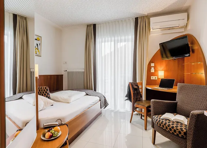 호텔 Wellness- Und Gartenhotel Heusser 바트두르크하임